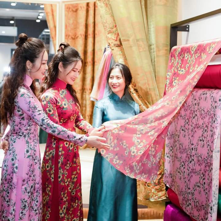 may ao dai lua to tam